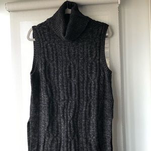 Mendocino sleeveless turtleneck